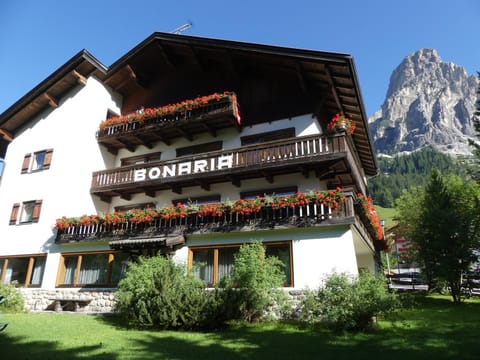 Garni Bonaria Apartment hotel in Corvara
