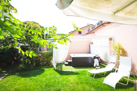 Activities, Garden, Garden, Hot Tub, Massage, Solarium, Garden view, Area and facilities, Open Air Bath, sunbed