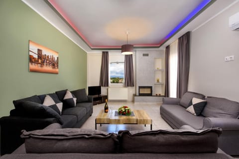 Living room, Seating area, Seating area