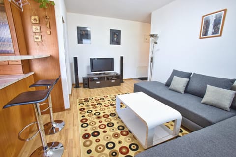 Communal lounge/ TV room, TV and multimedia, Living room, Photo of the whole room, Decorative detail, Seating area