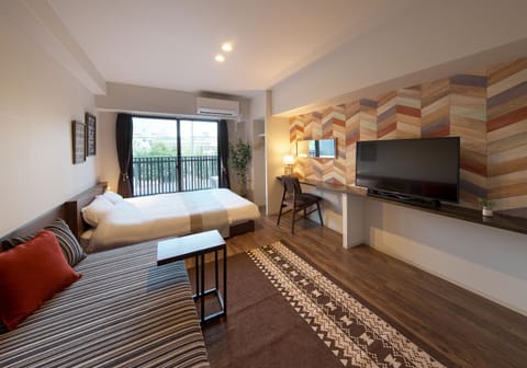 Bed, TV and multimedia, Living room