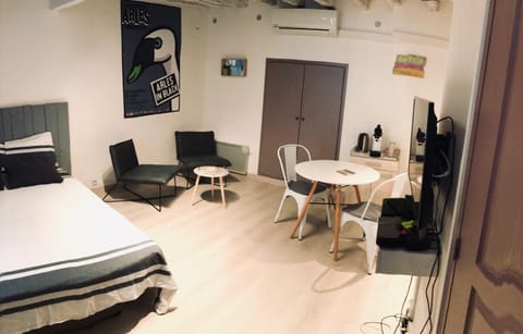 Studio typique et cosy climatise. Apartment in Arles