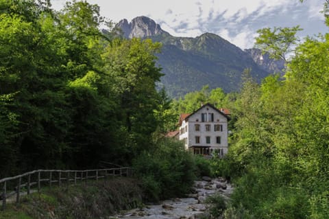 Property building, Garden, On site, Landmark view, Mountain view, River view