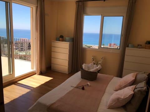 View (from property/room), Photo of the whole room, City view, Sea view