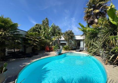 Property building, Day, Garden, Garden view, Pool view, Swimming pool