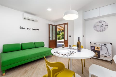 Living room, Dining area, air conditioner