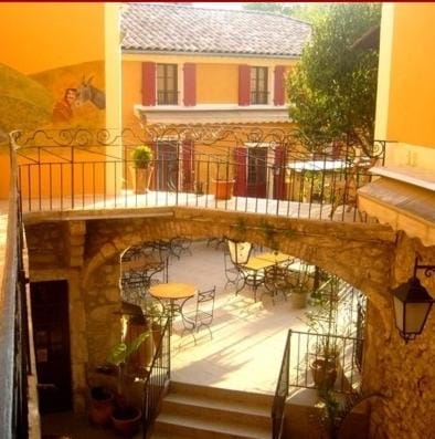 Facade/entrance, Balcony/Terrace