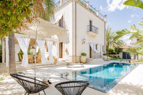 Property building, Patio, Pool view, Swimming pool, sunbed