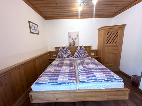 Bedroom, Mountain view, furniture