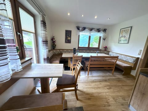 Dining area, Food, kitchen