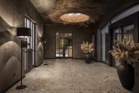 Property building, Restaurant/places to eat