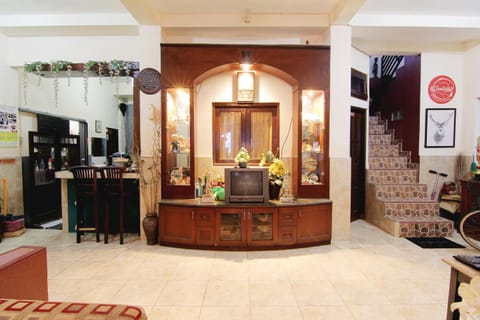 TV and multimedia, Kitchen or kitchenette, Living room, Dining area
