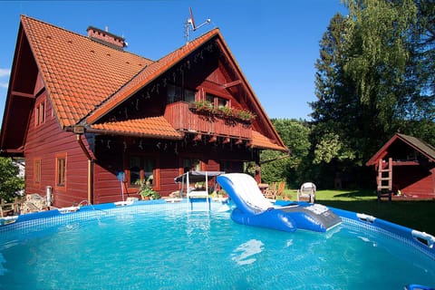 Property building, Garden, Swimming pool