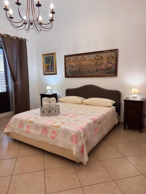 Bed, Decorative detail, Decorative detail, Bedroom