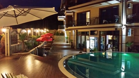 Patio, Facade/entrance, Food and drinks, Pool view