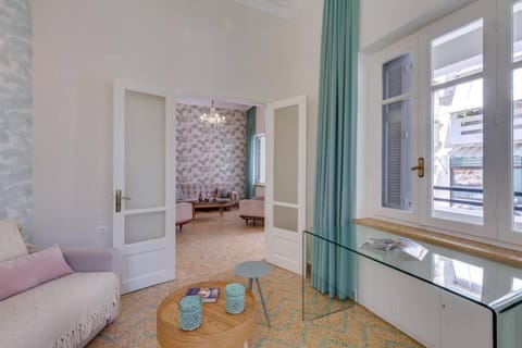 Samouil Apartment steps from the beach House in Chania