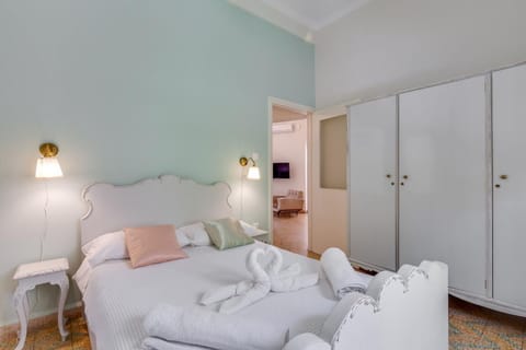 Samouil Apartment steps from the beach House in Chania