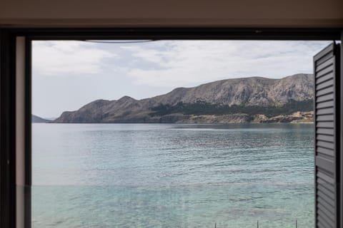 Mountain view, Sea view