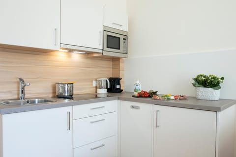 Coffee/tea facilities, Kitchen or kitchenette