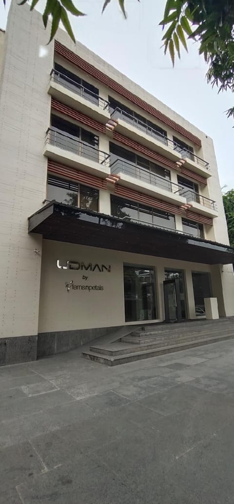 Property building, Facade/entrance, Property logo or sign