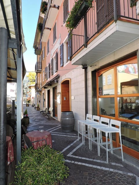 Patio, Facade/entrance