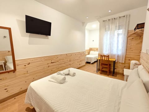 TV and multimedia, Photo of the whole room, Bedroom