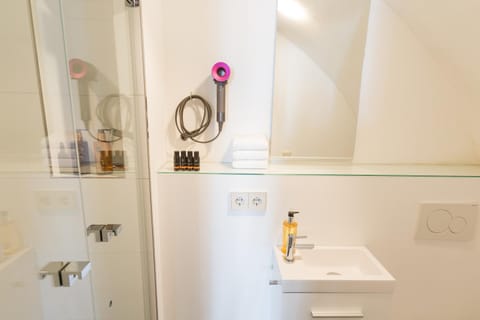 Shower, Bathroom, Decorative detail