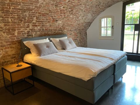 Bed, View (from property/room), Decorative detail, Bedroom, Lake view