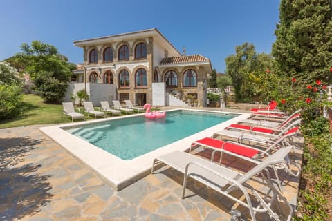 Property building, Swimming pool, Swimming pool