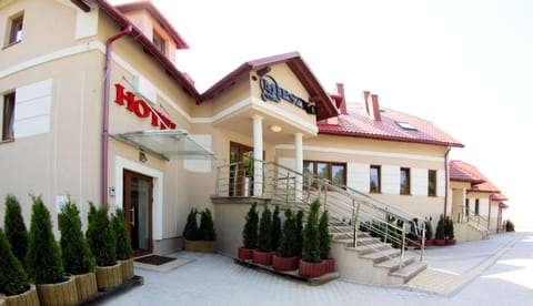 Facade/entrance
