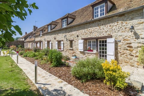 Domaine des Trois chateaux Apartment in Île-de-France