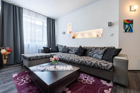 Living room, Decorative detail, Seating area