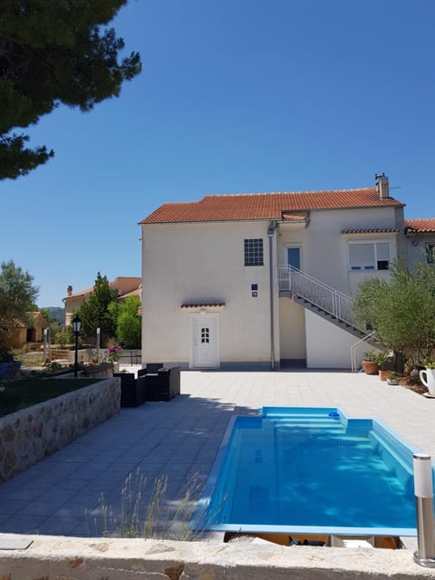 Property building, Swimming pool, Swimming pool