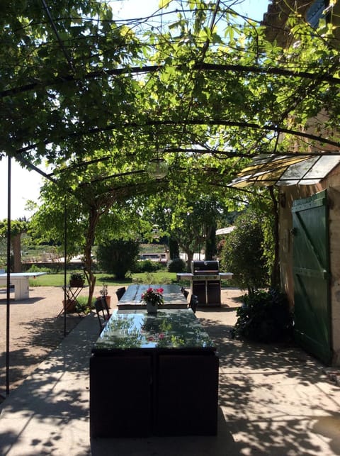 Patio, BBQ facilities