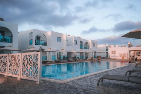 Property building, Pool view