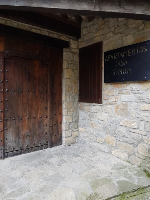 Facade/entrance, Decorative detail