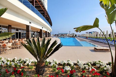 Spring, Swimming pool