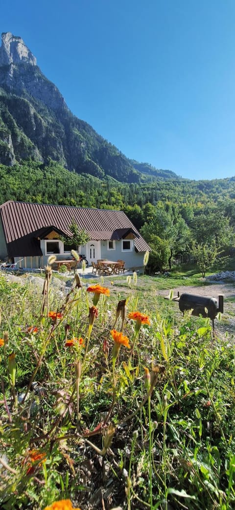 Property building, Day, Natural landscape, Lake view, Mountain view