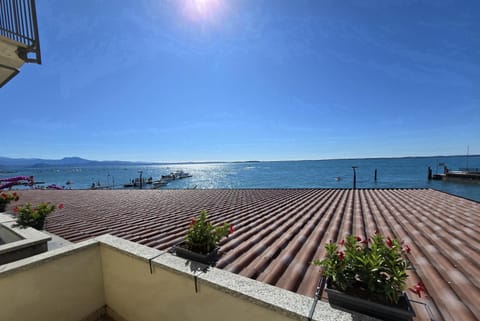 Balcony/Terrace, Lake view