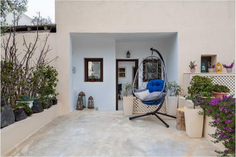 Facade/entrance, Balcony/Terrace