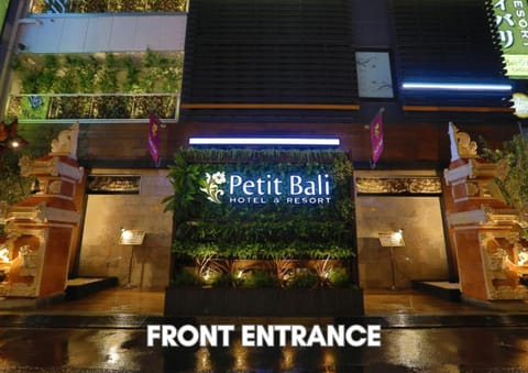 Facade/entrance