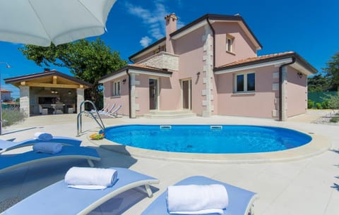 Property building, Garden, Swimming pool