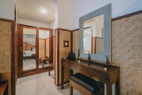 Frangipani Beach Hotel Bed and Breakfast in Buleleng