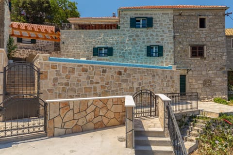 Facade/entrance, Snorkeling, Snorkeling, Balcony/Terrace, Canoeing, Canoeing, Hiking, Hiking, Cycling, Cycling, Diving, Diving, City view, Lake view, Mountain view, Pool view, Sea view, Street view, Swimming pool