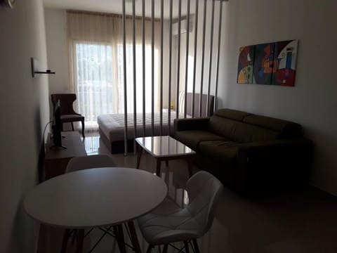 Bed, Living room, Photo of the whole room, Seating area, Dining area, Bedroom