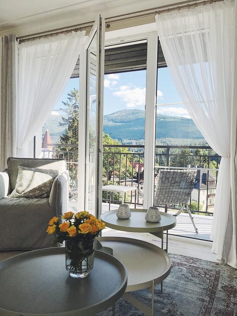 Balcony/Terrace, Photo of the whole room, Mountain view