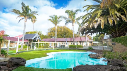 Property building, Natural landscape, Garden, Garden view, Pool view, Swimming pool, Swimming pool, sunbed