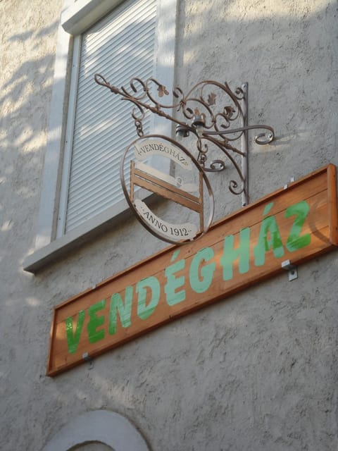 Text overlay, Street view