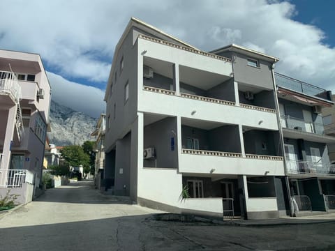 Property building, Day, Natural landscape, Mountain view