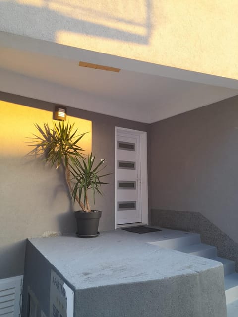 Property building, Facade/entrance